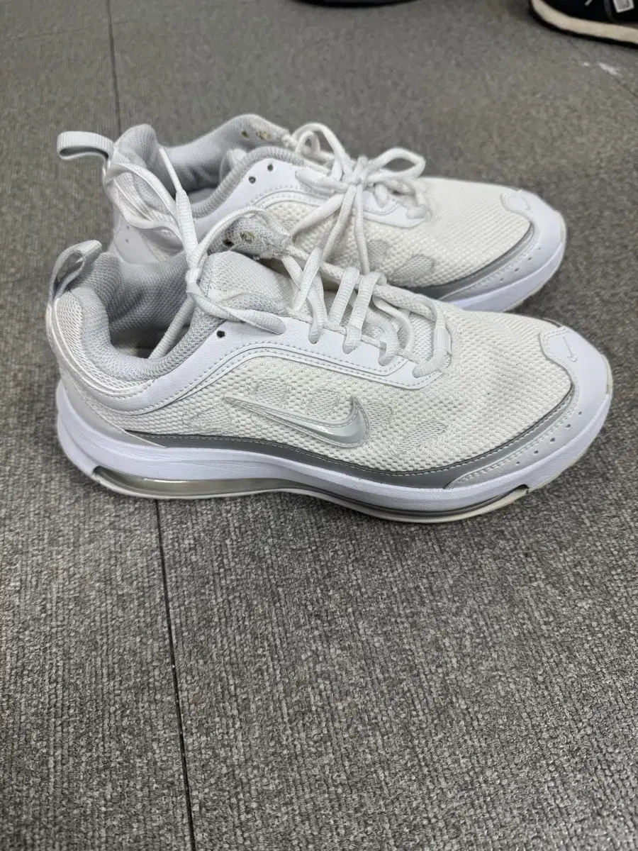 (250)Nike Women's Air Max AP