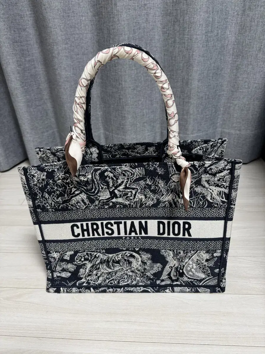 디.올 Dior Book Tote 미디엄 백