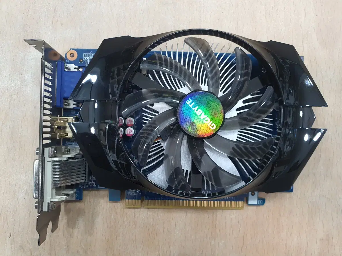 기가바이트 지포스 GT 740 2G 그래픽카드