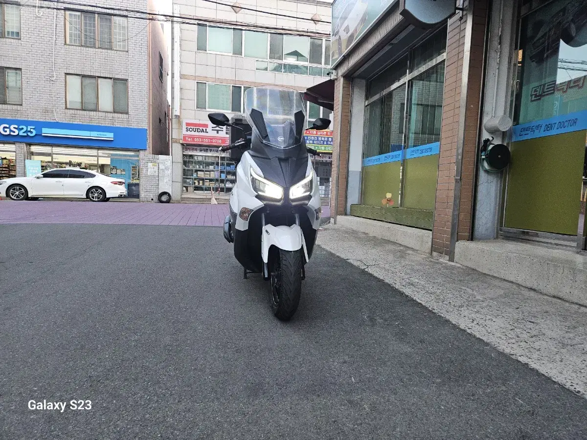 23년 sym 조이맥스z+125 오토바이  pcx125 크루심125