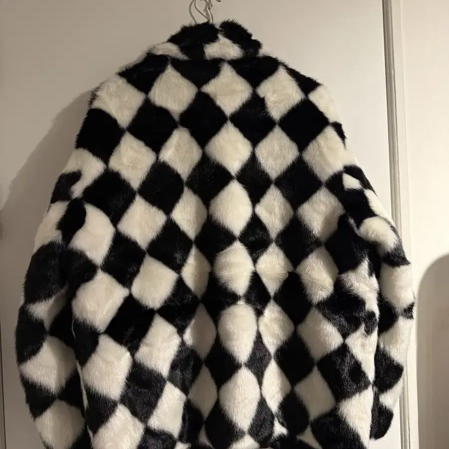 FETCH 패치 퍼 자켓 FAUX FUR COAT CHECKER BLAC