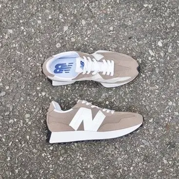 New Balance 뉴발란스 / 327 스니커즈 머쉬룸 / 8 (260