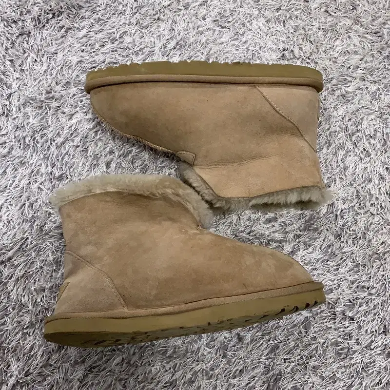 어그 UGG 겨울 털신 방한화 어그부츠 신발 235 G00993