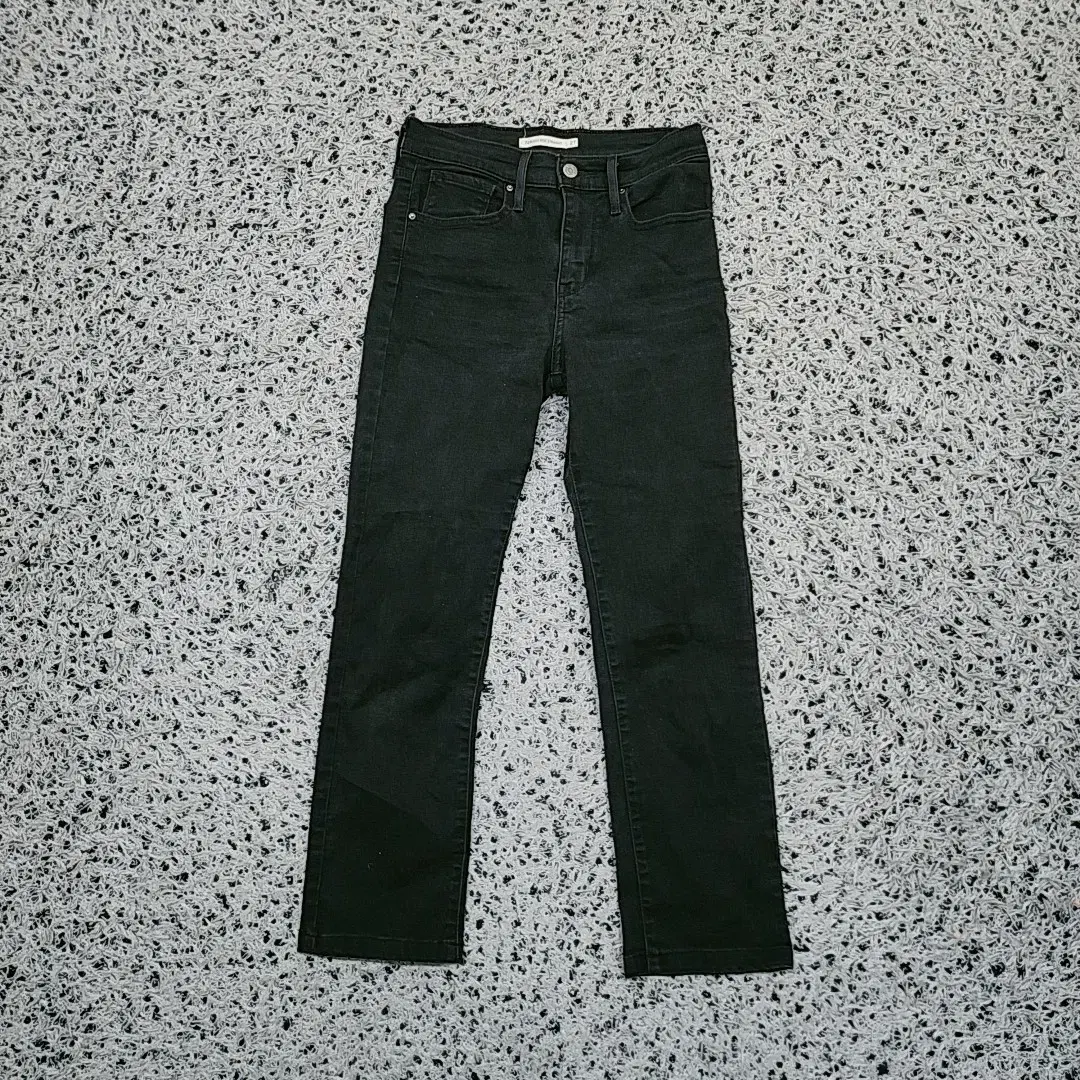 [27] Levi's black and blue jeans (634)