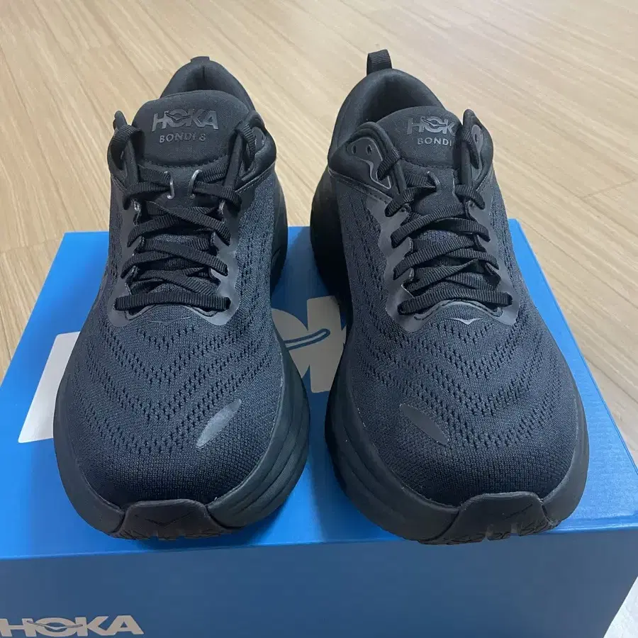 Hoka Bondi 8 Black - Wide  호카오네오네