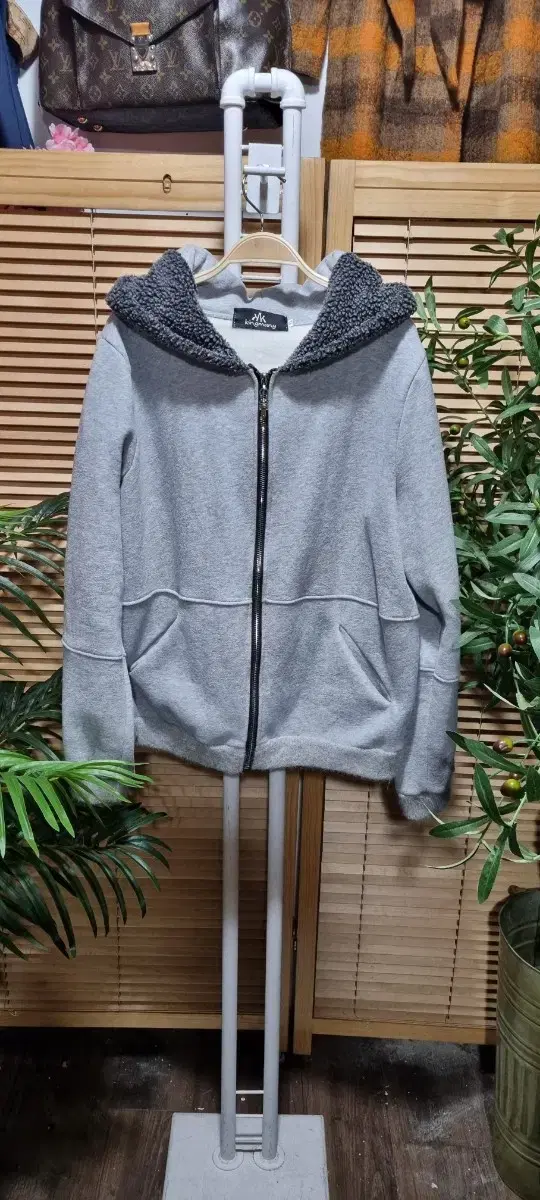 Puffy brushed hooded zip-up size XL