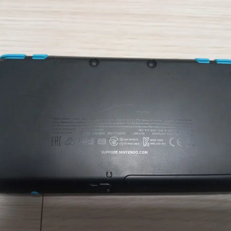 닌텐도 2ds xl,충전기, 게임칩 2개 일괄 판매 합니다.