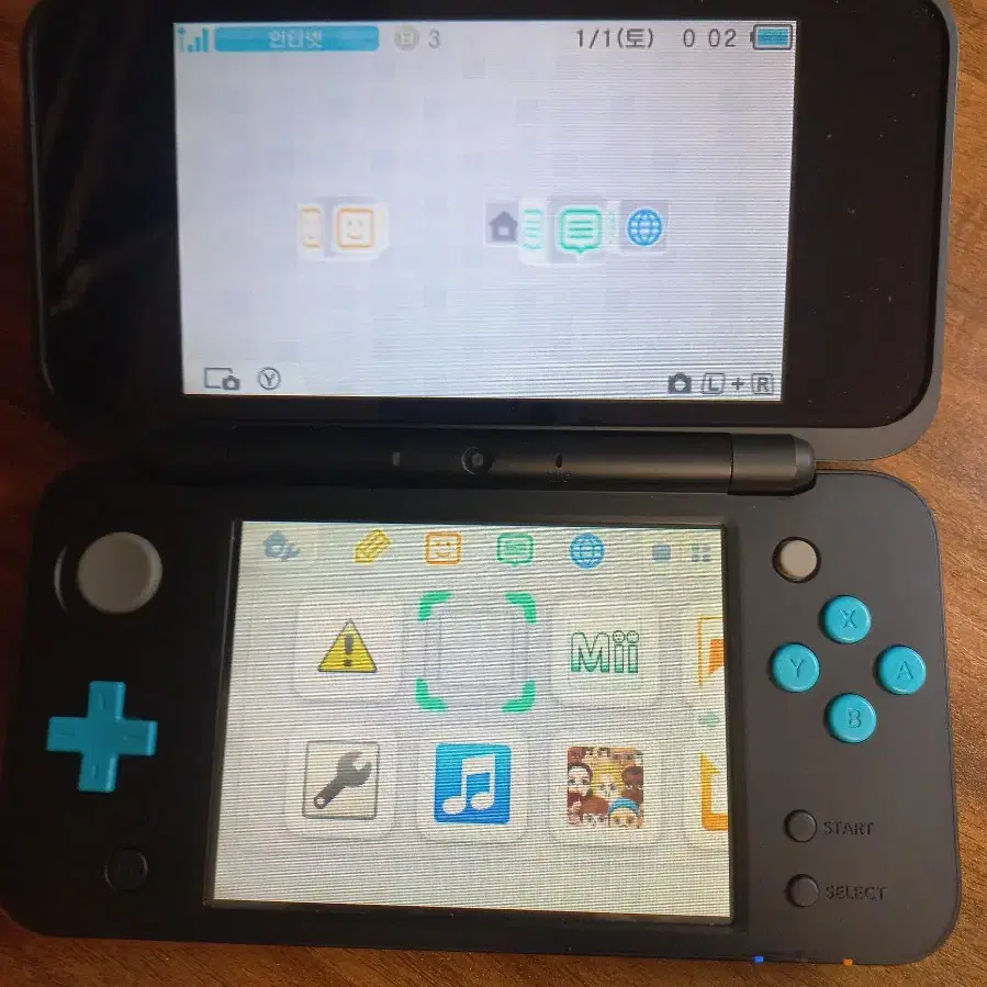 닌텐도 2ds xl,충전기, 게임칩 2개 일괄 판매 합니다.