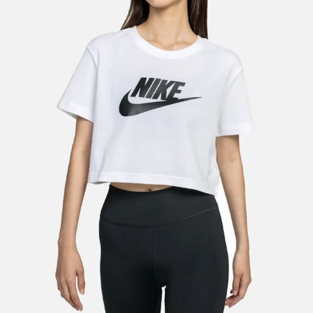 The Nike Tee 나이키 크롭 티셔츠