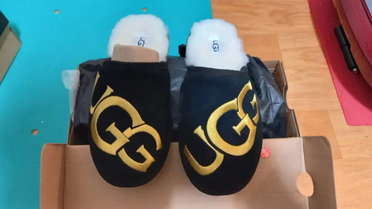 새상품 어그 UGG 슬리퍼 270