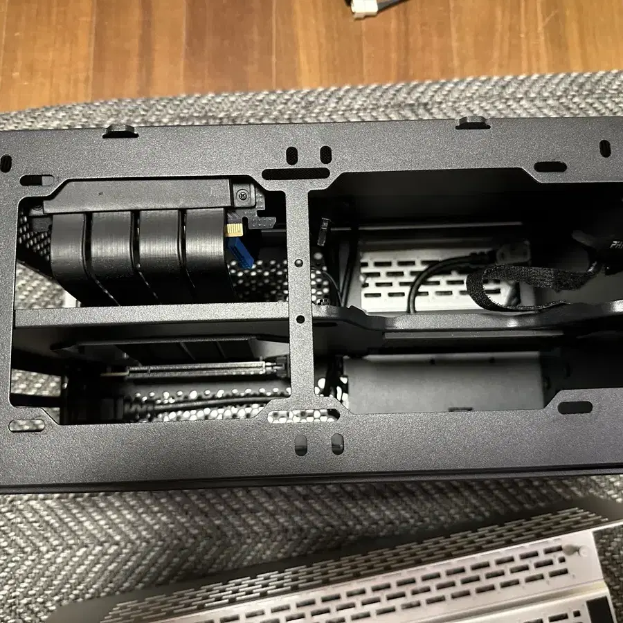 Phanteks shift xt itx sff 케이스