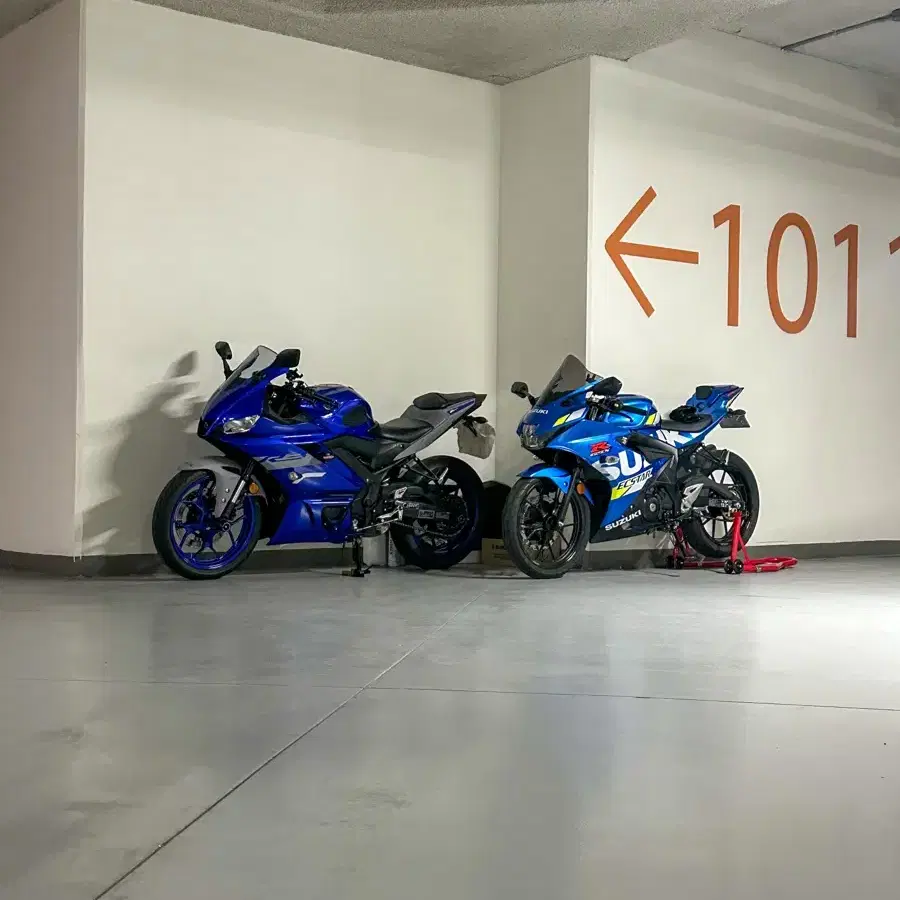 스즈키 gsxr125 순정머플러 구합니다