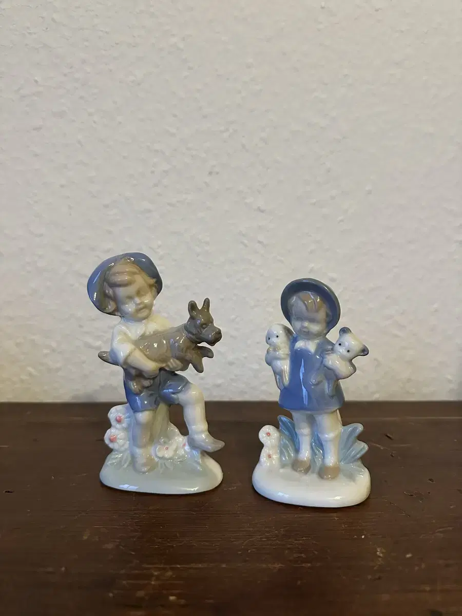 Germany) Boy, girl porcelain