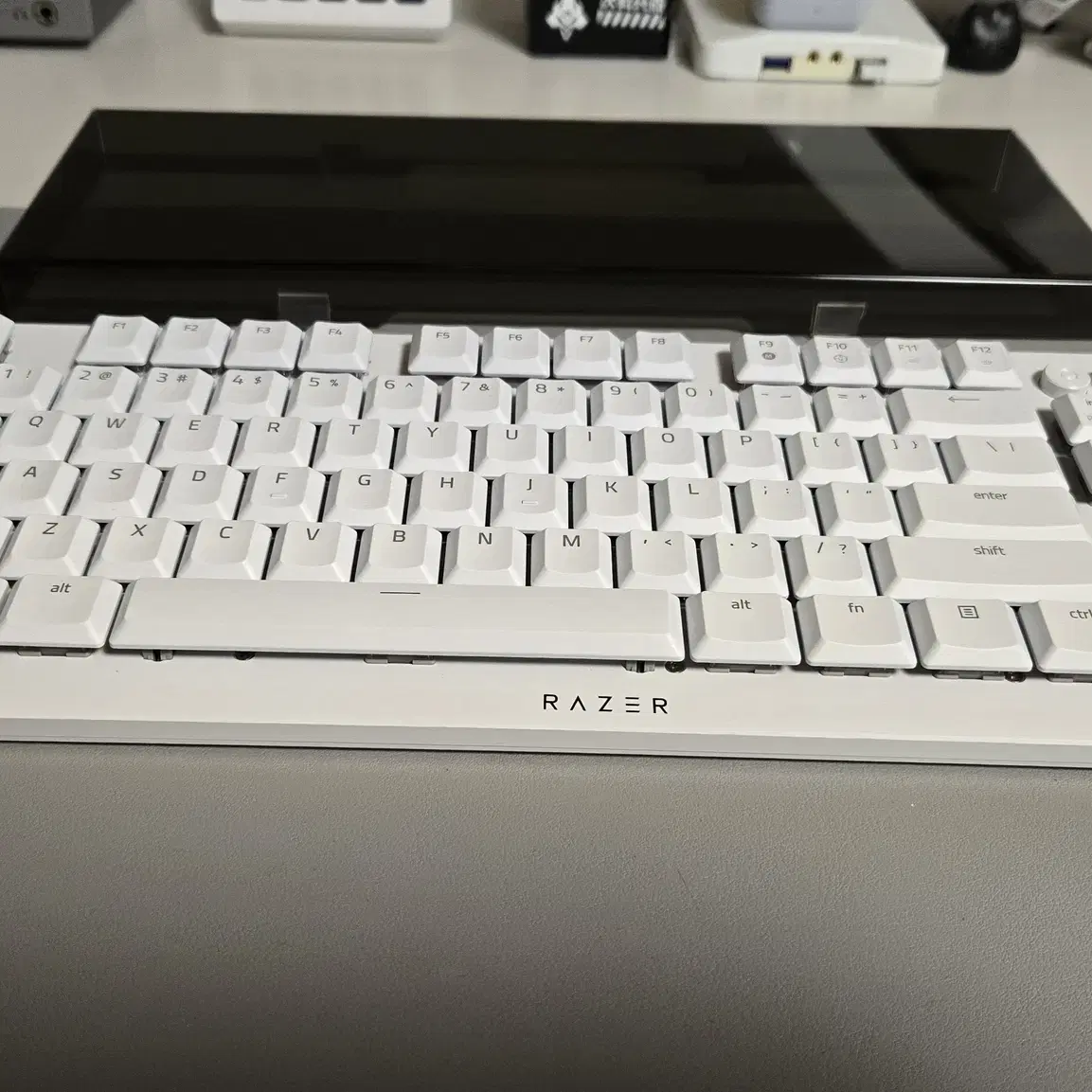 레이저 데스스토커 V2 PRO TKL 화이트+키보드루프!