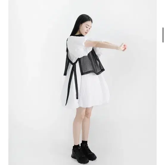 유노이아 Organza Short Vest