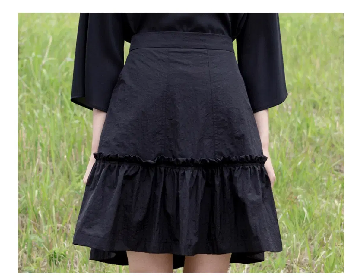 유노이아 Nylon Frill Skirt