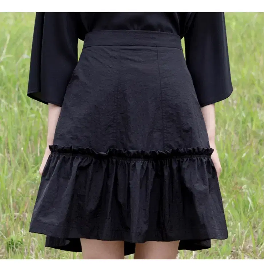 유노이아 Nylon Frill Skirt