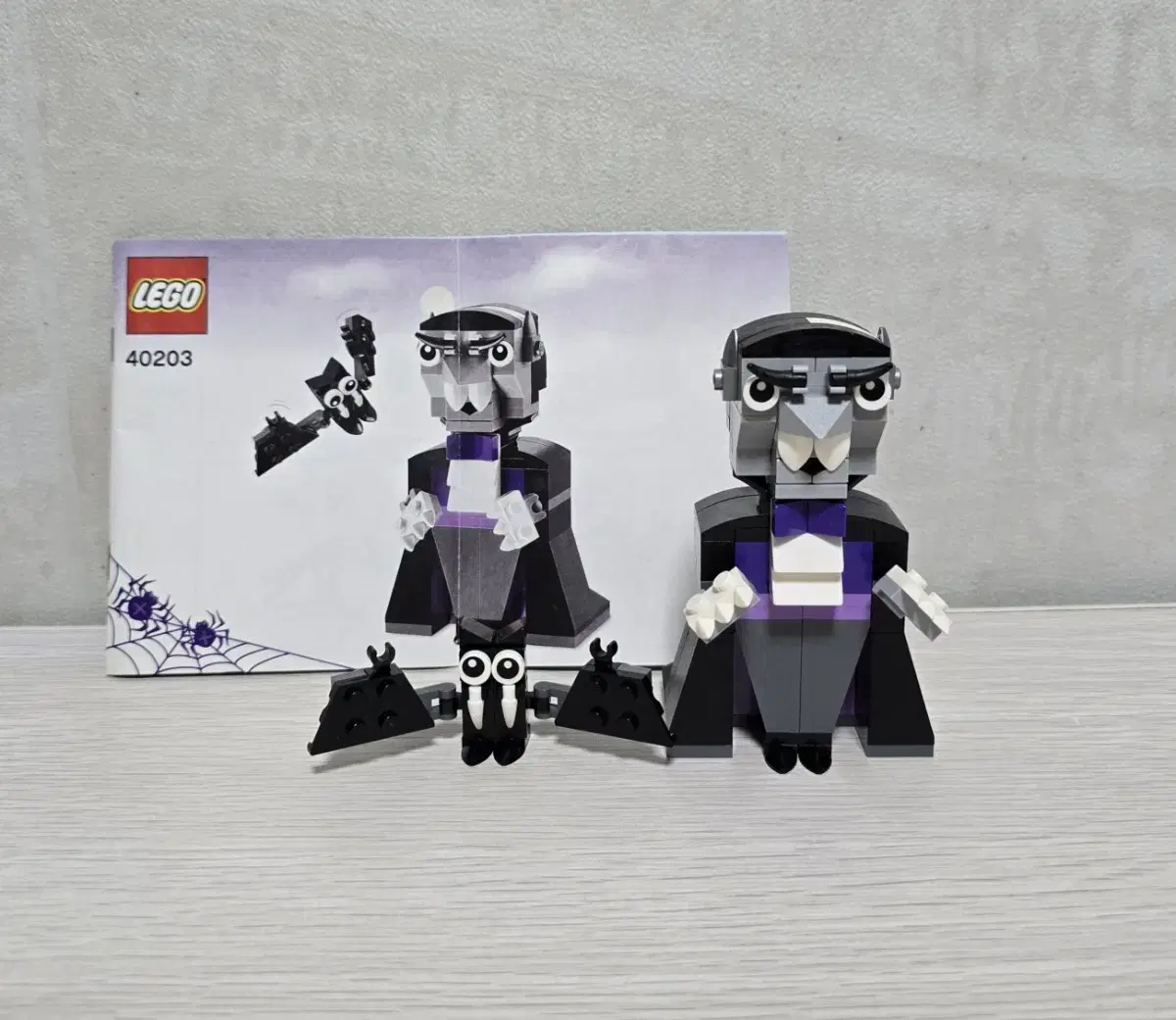 LEGO40203 Halloween dey Vampires and BatsCount Dracula