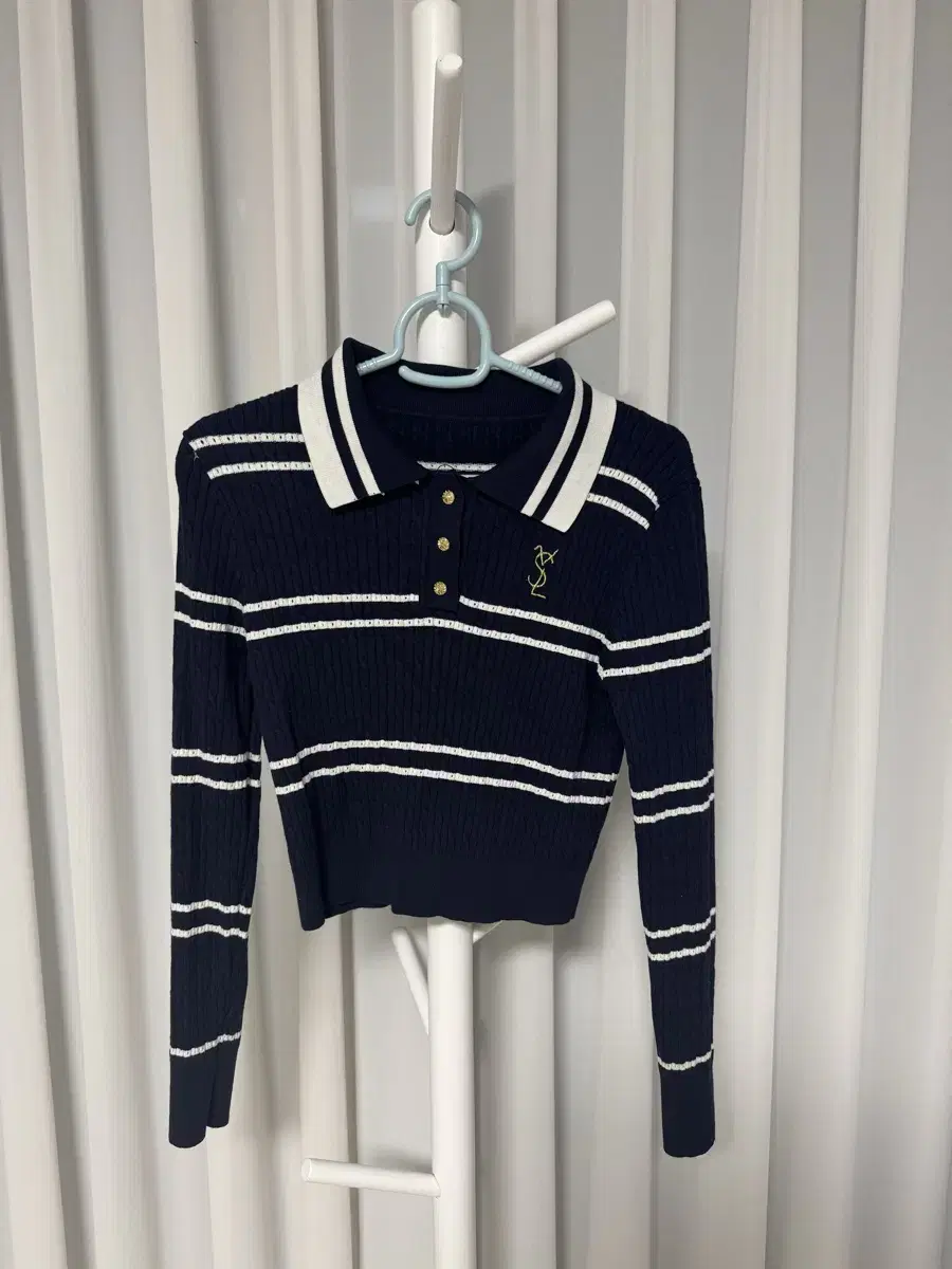 Embroidered YS knit kara Color coordinated pocket buttons navy