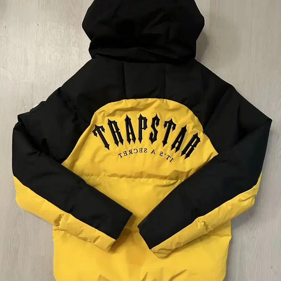 (급처) trapstar 패딩 s사이즈