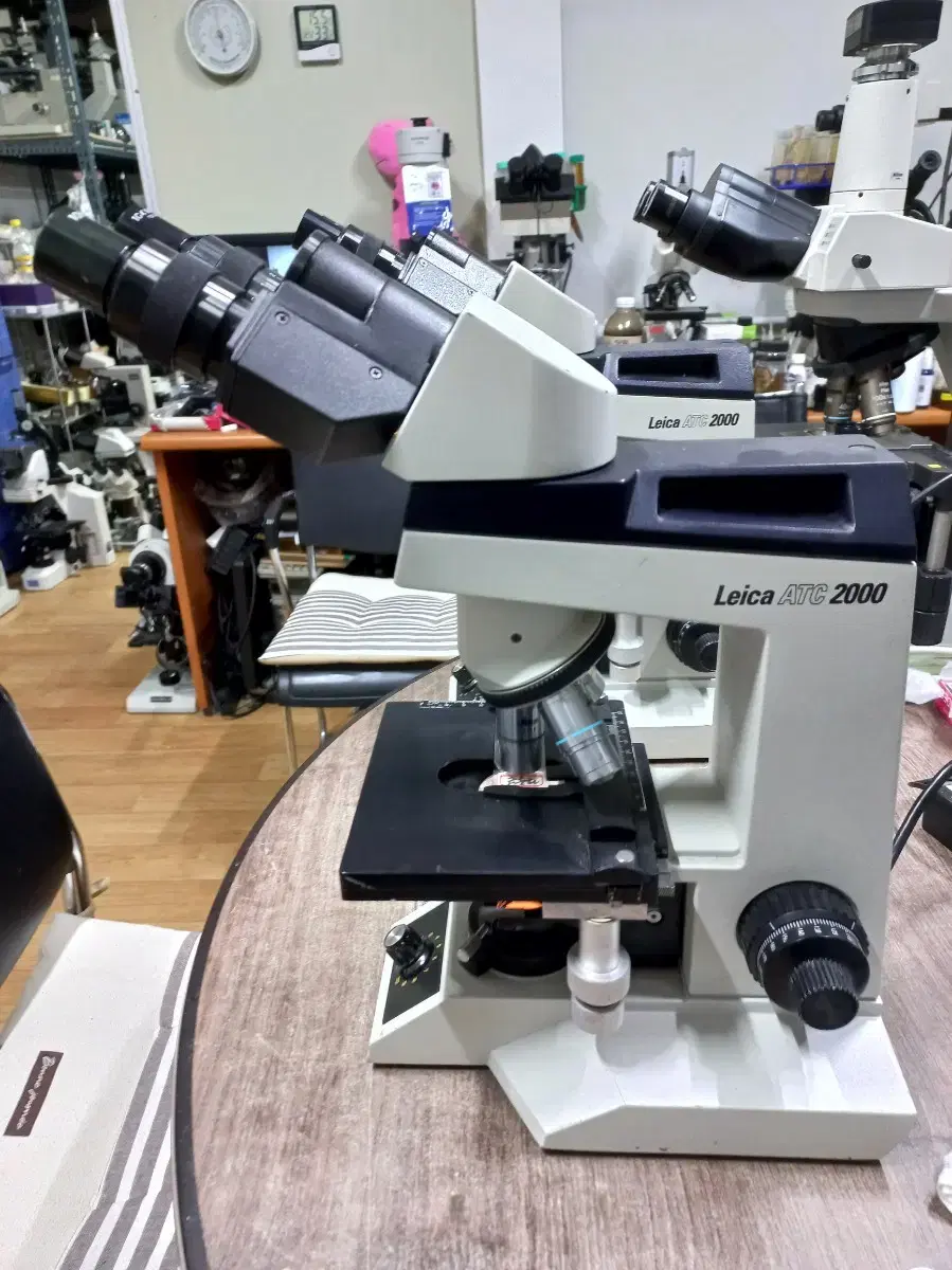 Leica ATC2000 binocular microscope for sale at a low price