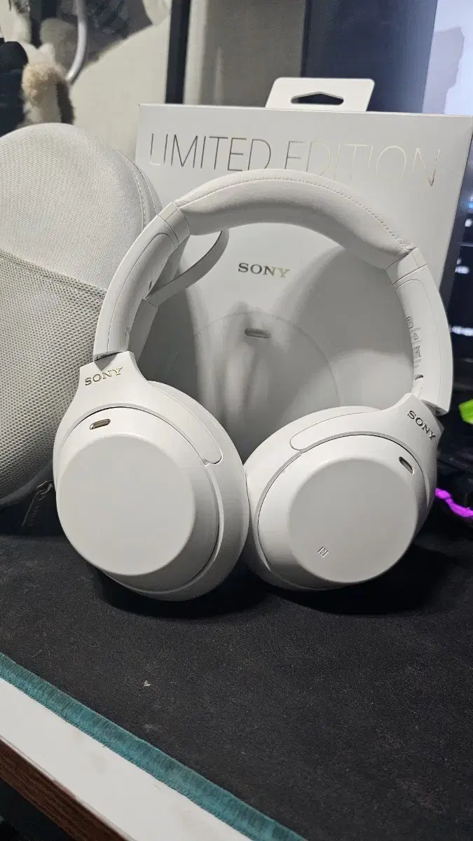 Sony Headset WH 1000XM4 White Limited Edition