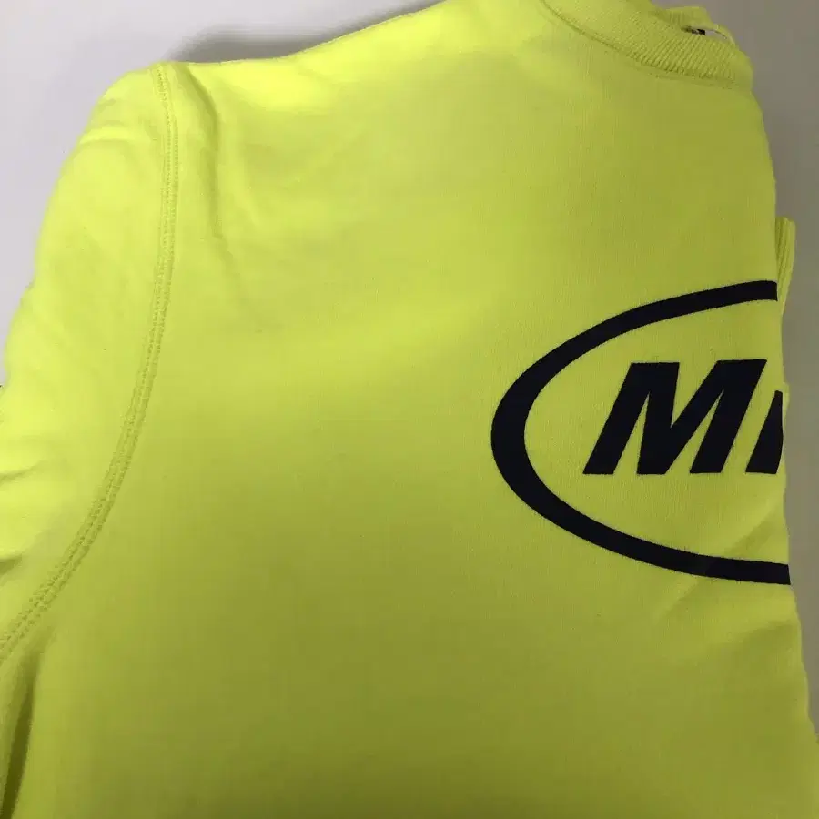 [M] MMLG SWEAT (NEON YELLOW)