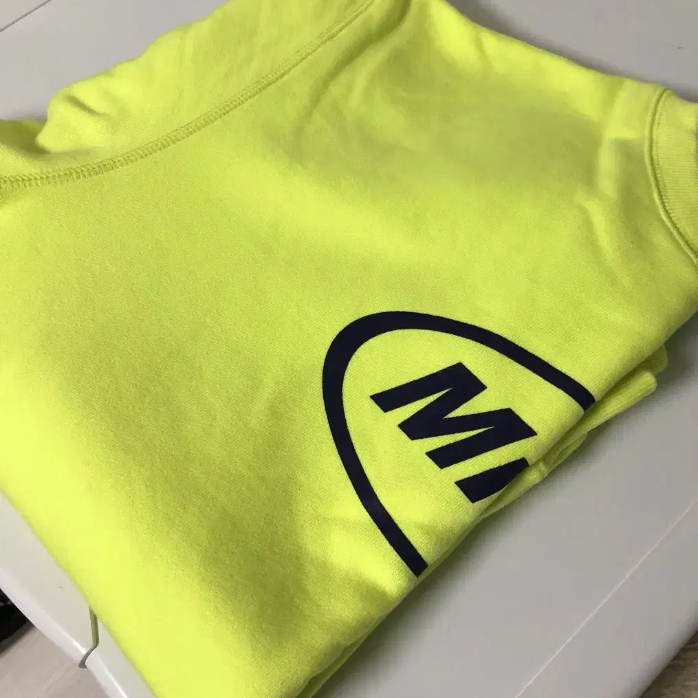 [M] MMLG SWEAT (NEON YELLOW)