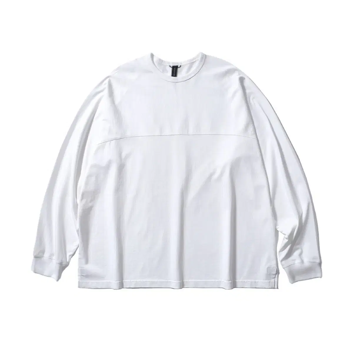 모이프 A.H. LESS L/S TEE 블랙+화이트 1사이즈 팝니다