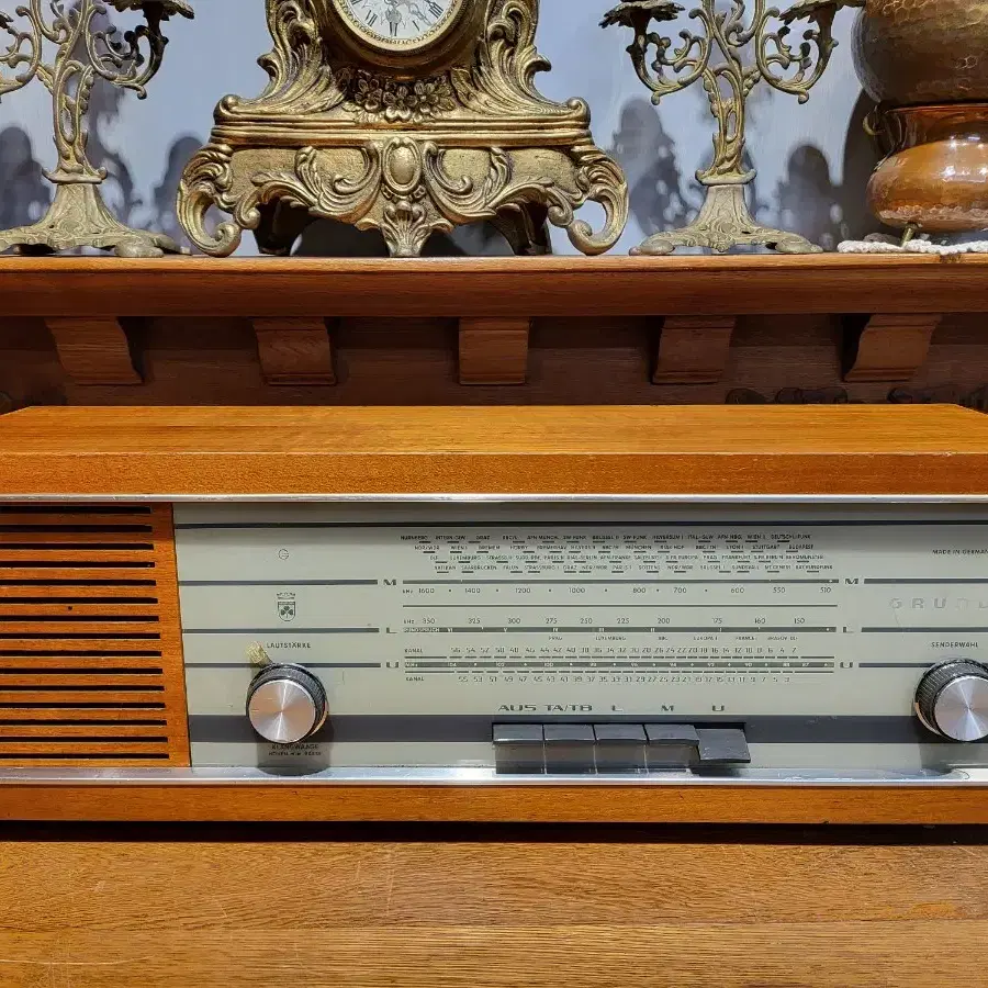 빈티지 Grundig RF 125 튜브 라디오.