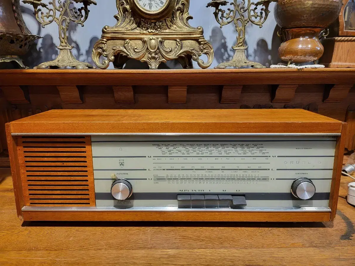 빈티지 Grundig RF 125 튜브 라디오.