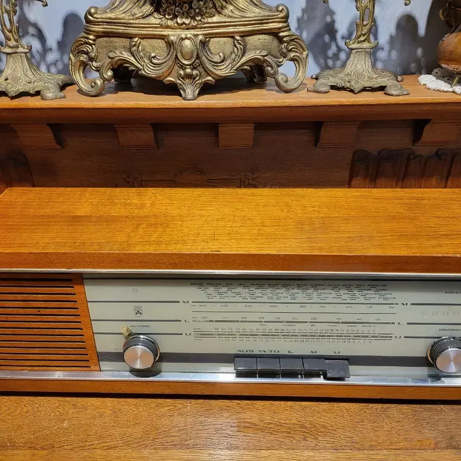 빈티지 Grundig RF 125 튜브 라디오.