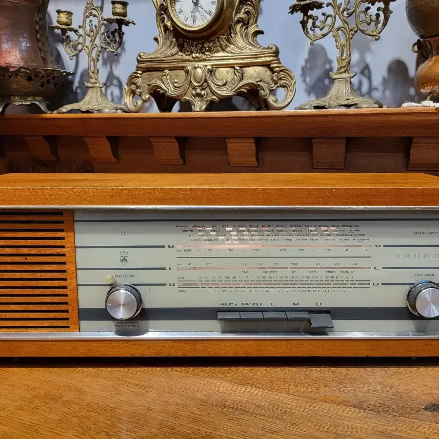 빈티지 Grundig RF 125 튜브 라디오.