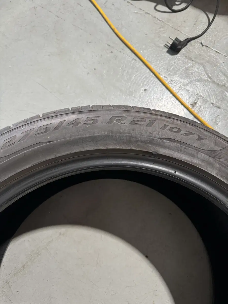 275/45r21 피렐리 썸머타이어 임판급 2본 팝니다