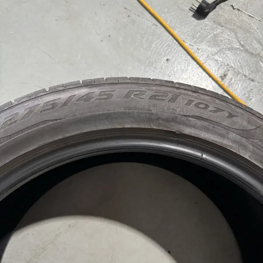 275/45r21 피렐리 썸머타이어 임판급 2본 팝니다