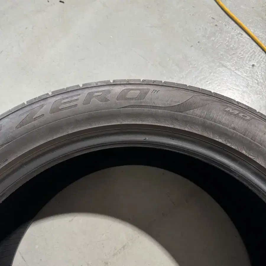 275/45r21 피렐리 썸머타이어 임판급 2본 팝니다