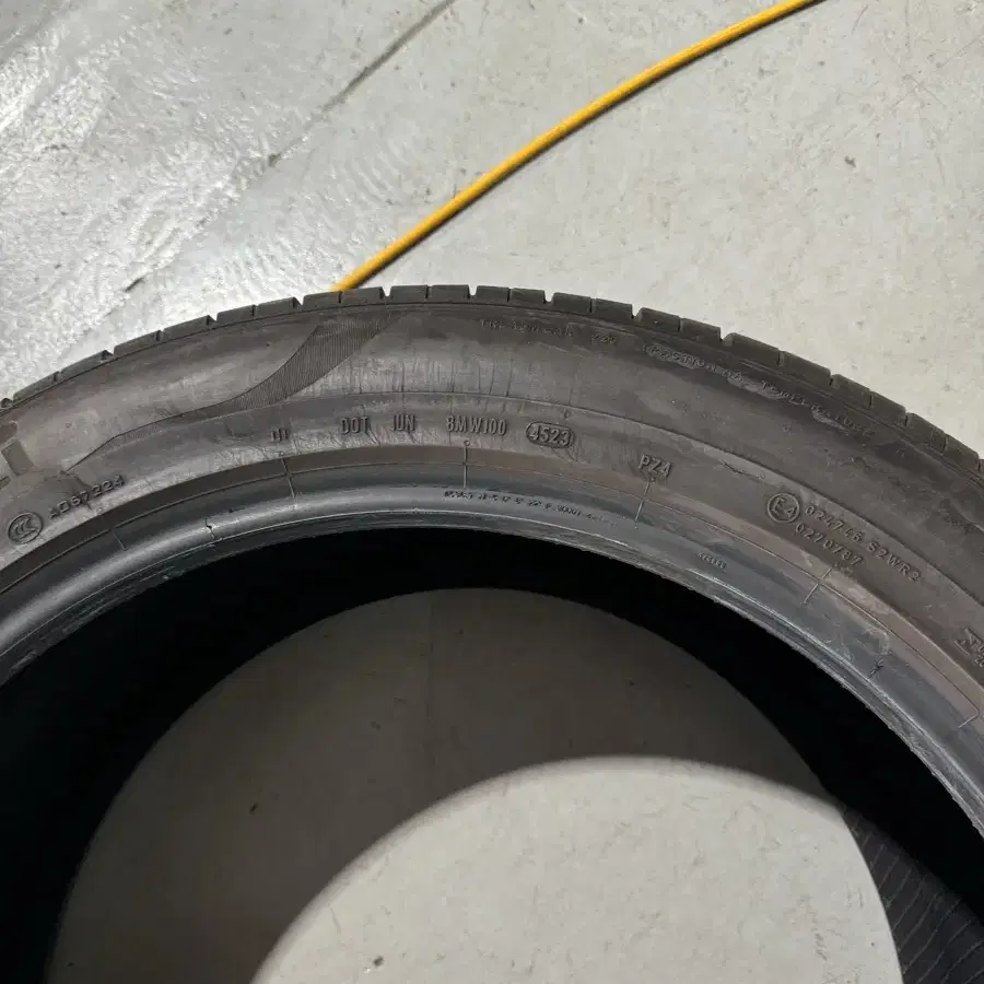 275/45r21 피렐리 썸머타이어 임판급 2본 팝니다