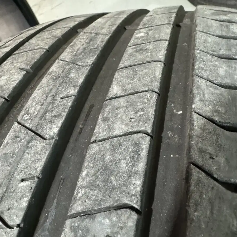 275/45r21 피렐리 썸머타이어 임판급 2본 팝니다