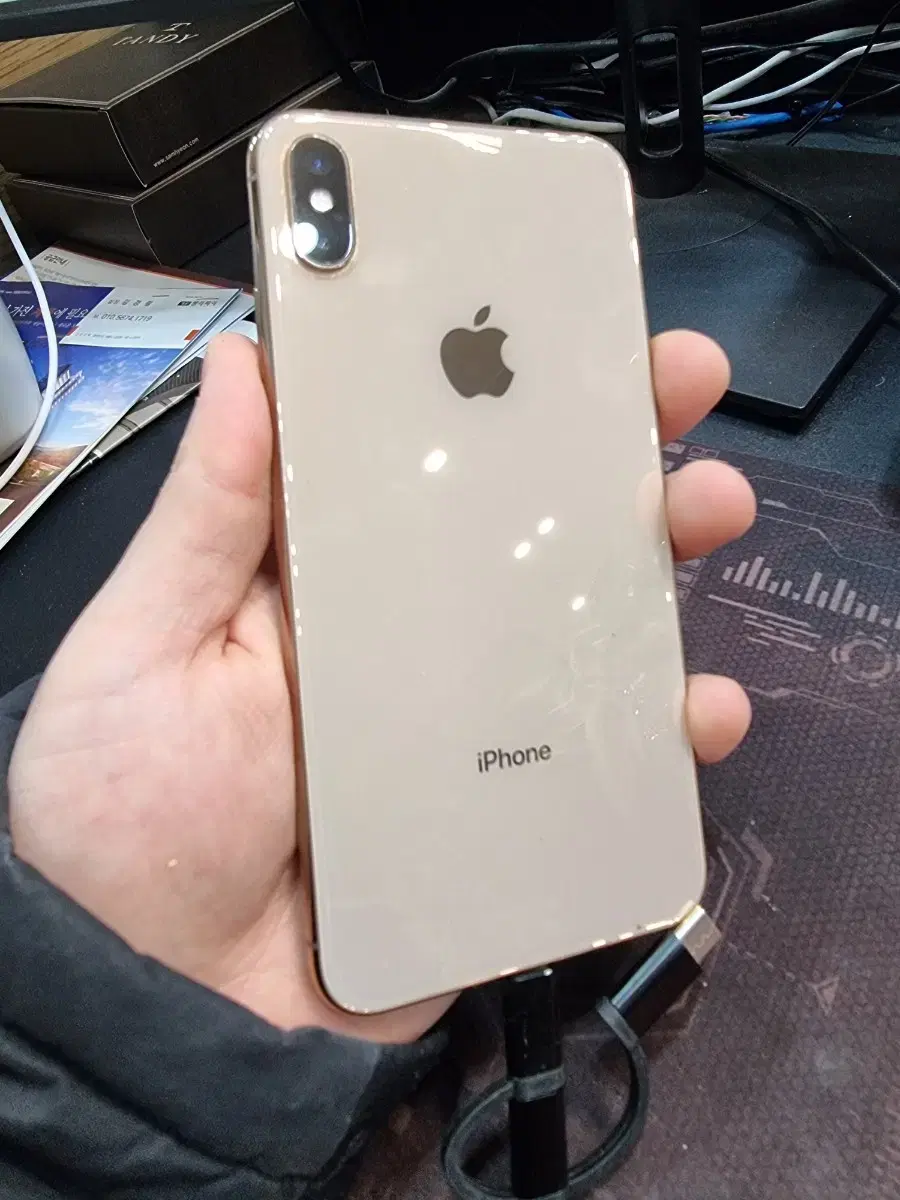 아이폰 xs max 64g 판매합니다 . 기스 깨짐x