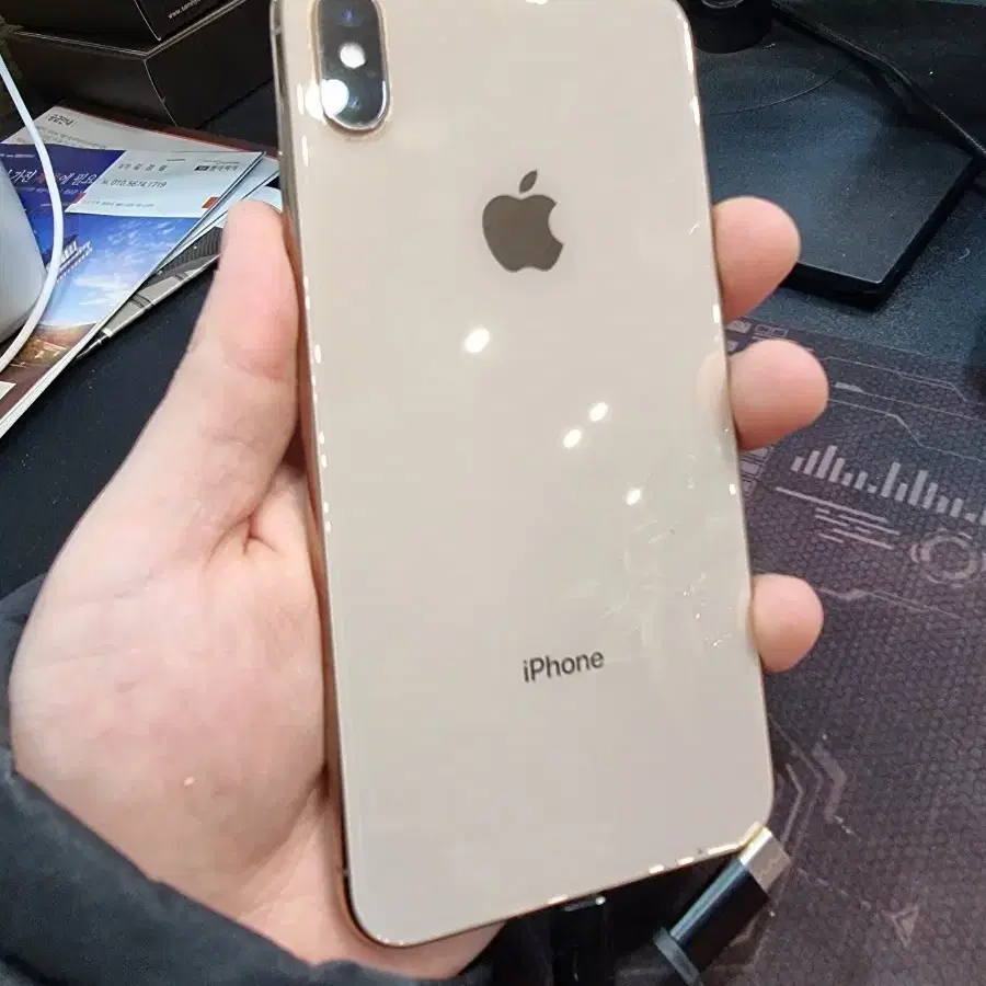 아이폰 xs max 64g 판매합니다 . 기스 깨짐x