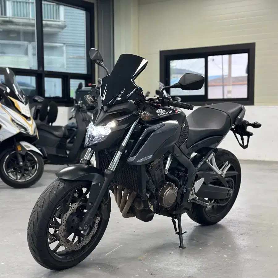 17년식 혼다 CB650F 2만Km 깔끔한차량 판매합니다.