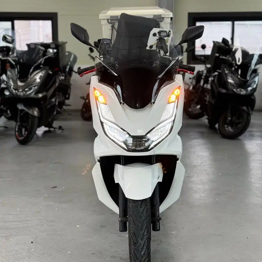 22년식 혼다 PCX125 ABS모델 36@@@KM 판매합니다.