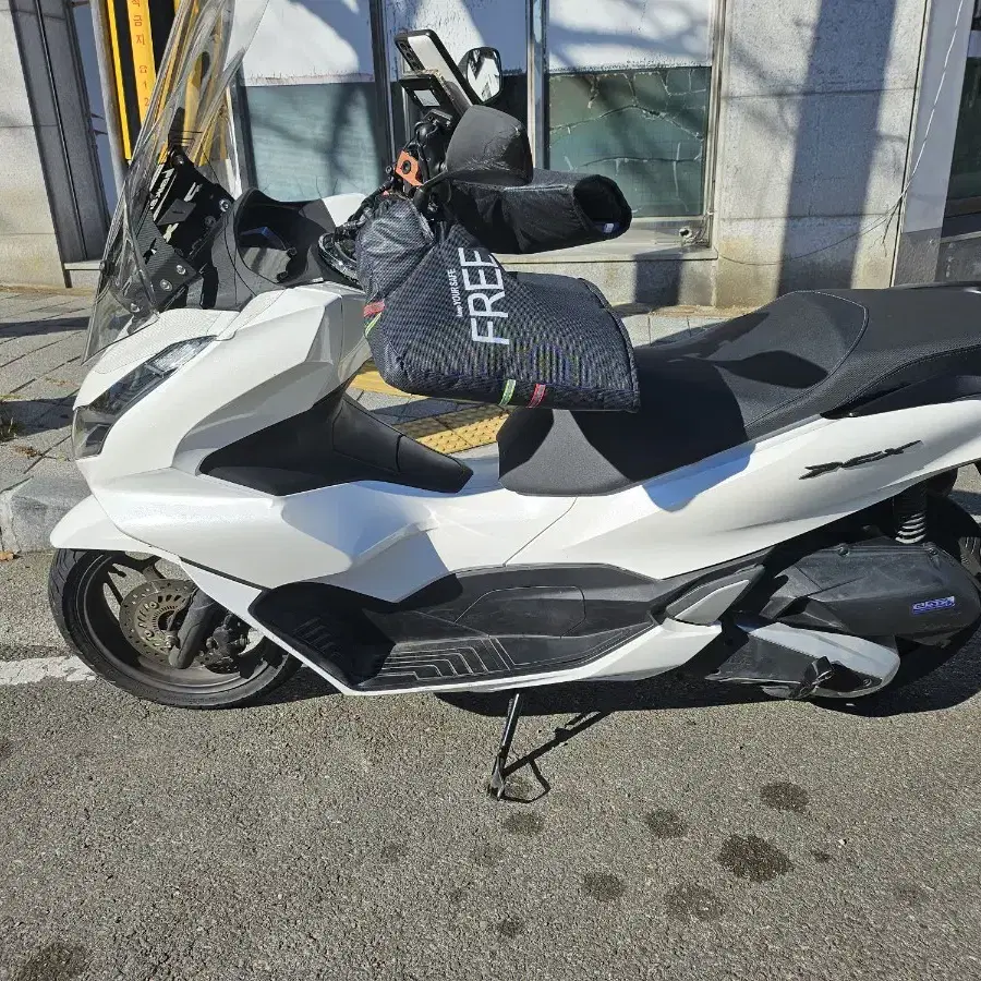 23년식 pcx125 튜닝흰색팝니다