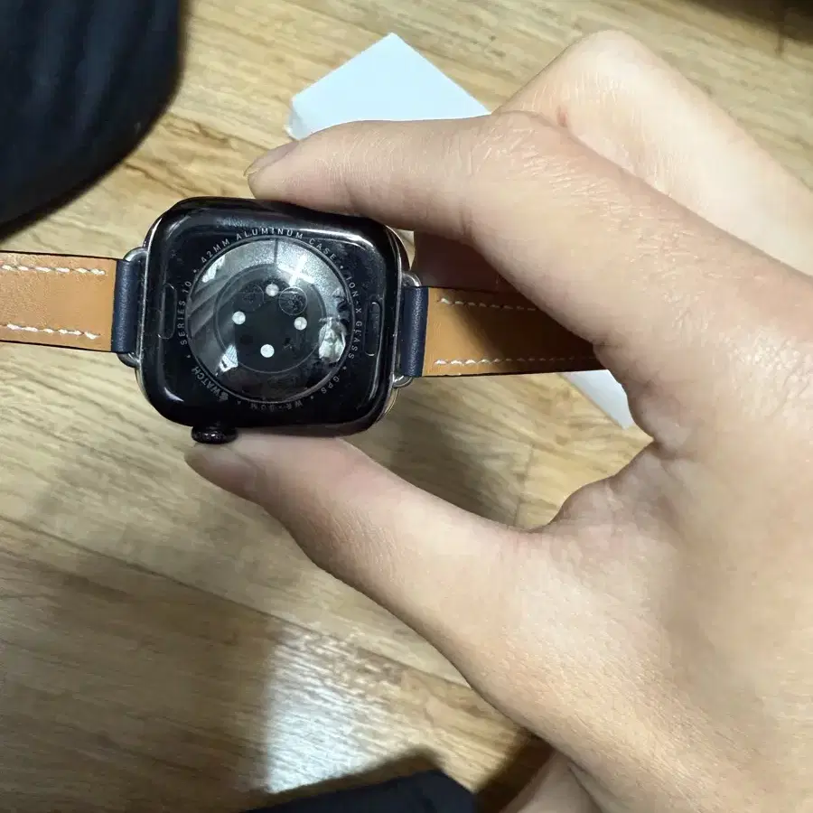 애플워치 10 제트블랙 42mm 팝니다