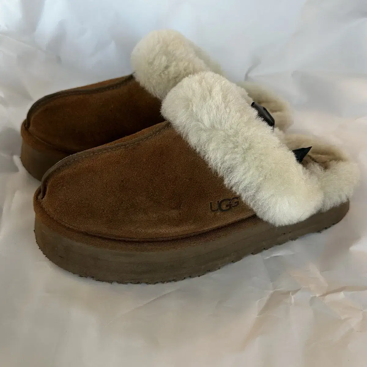 정품 UGG 240 어그 플랫폼 슬리퍼 체스트넛