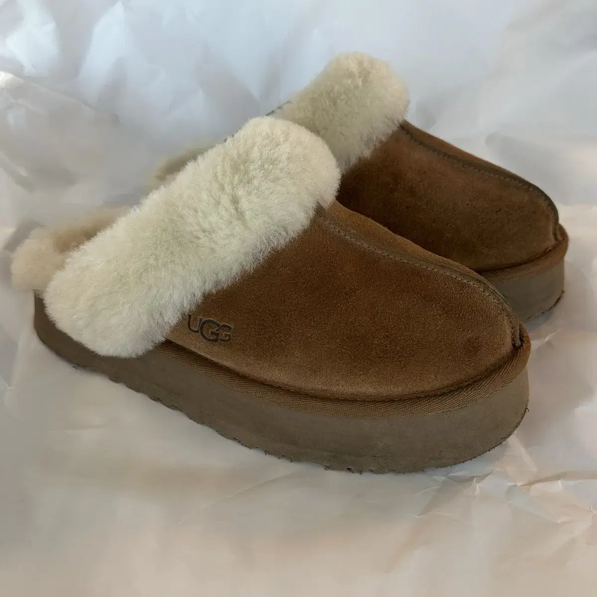 정품 UGG 240 어그 플랫폼 슬리퍼 체스트넛