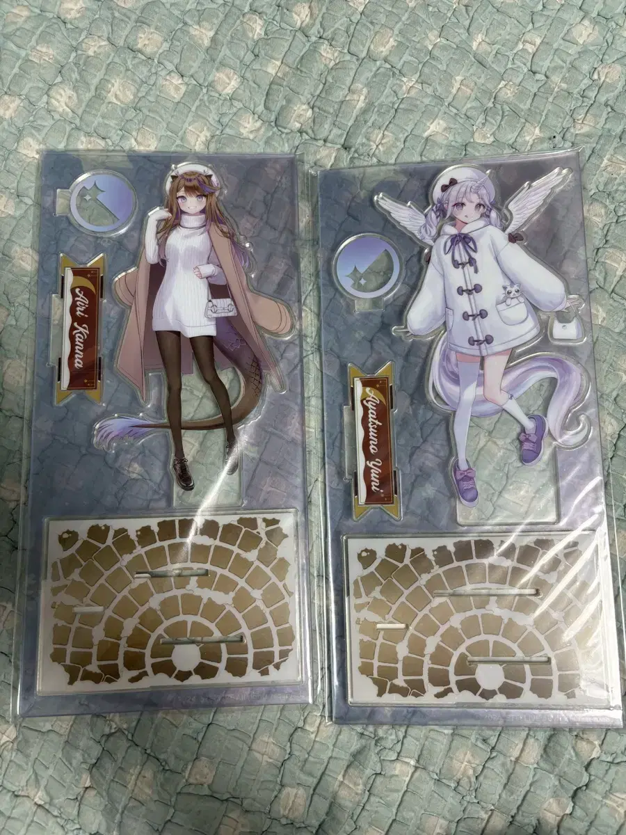 Stellive winter acrylic stand Kanna, Uni Sell in bulk