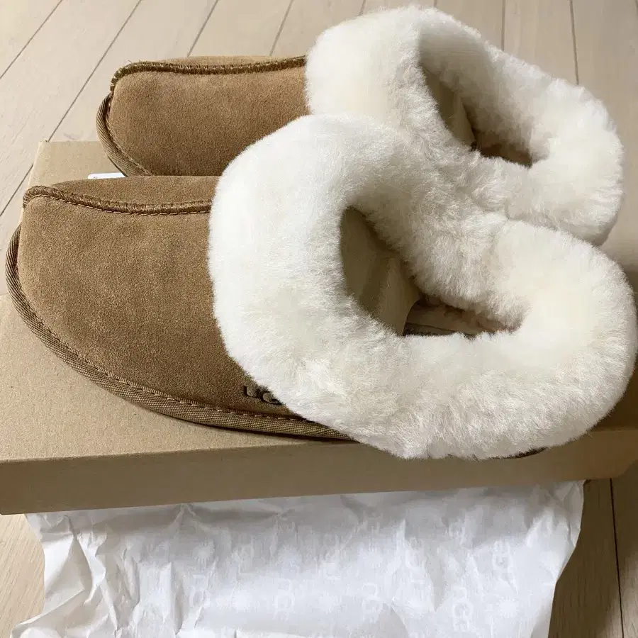 (새제품) 미국ugg 어그 us7 (240size)