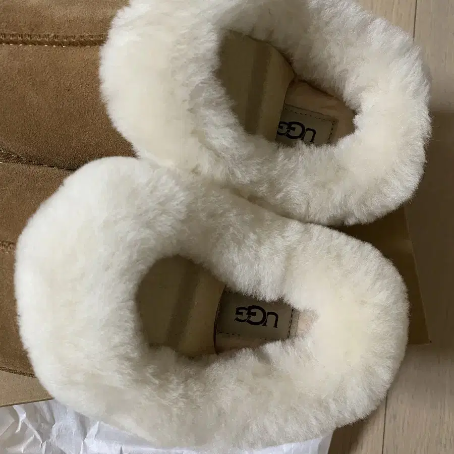 (새제품) 미국ugg 어그 us7 (240size)