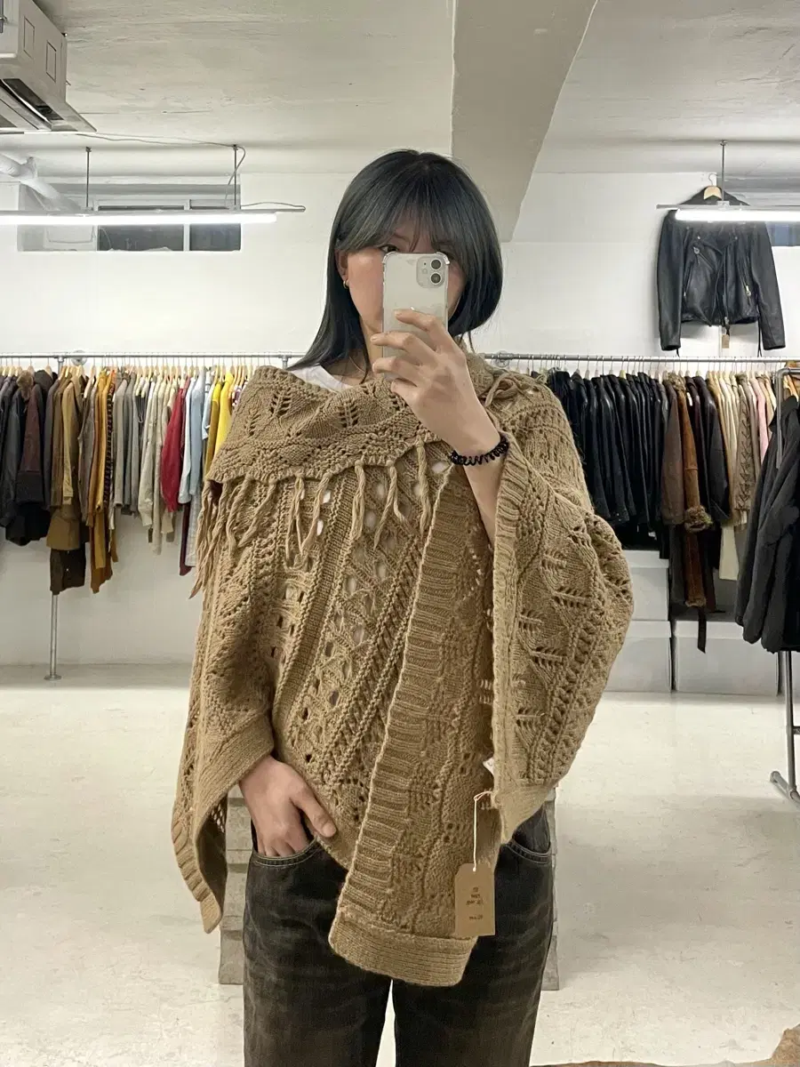 BEAMS fringe knit cape